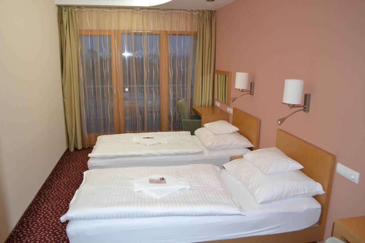 Hôtel Debreceni Postas Udulo Extérieur photo