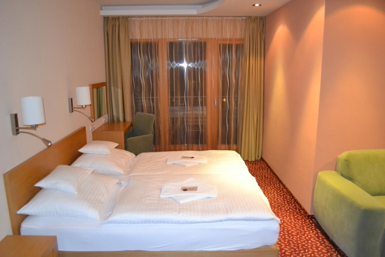 Hôtel Debreceni Postas Udulo Extérieur photo