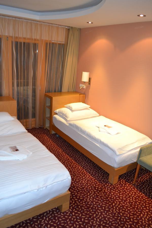Hôtel Debreceni Postas Udulo Extérieur photo