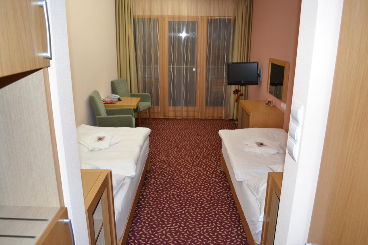Hôtel Debreceni Postas Udulo Extérieur photo